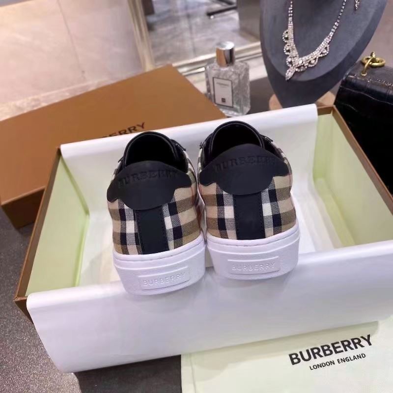 Burberry Low Shoes